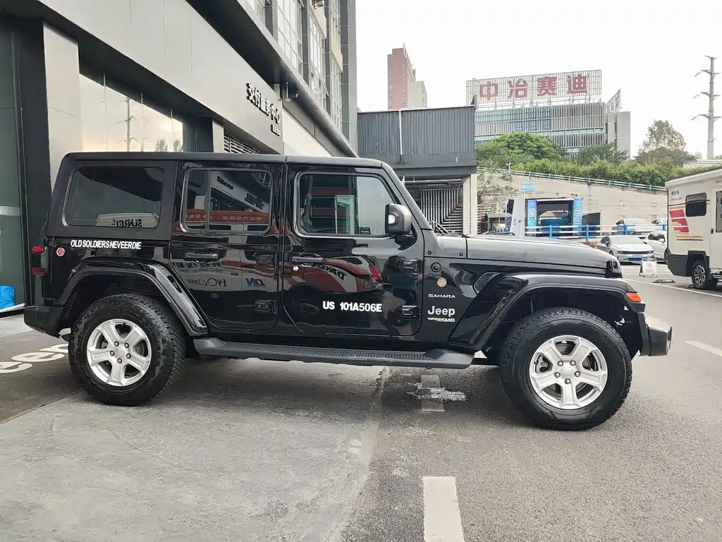 Jeep Wrangler — фото 14