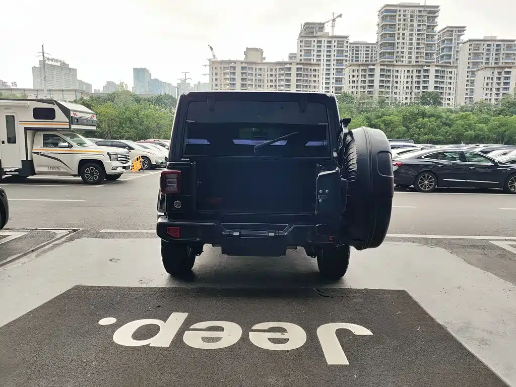 Jeep Wrangler — фото 18