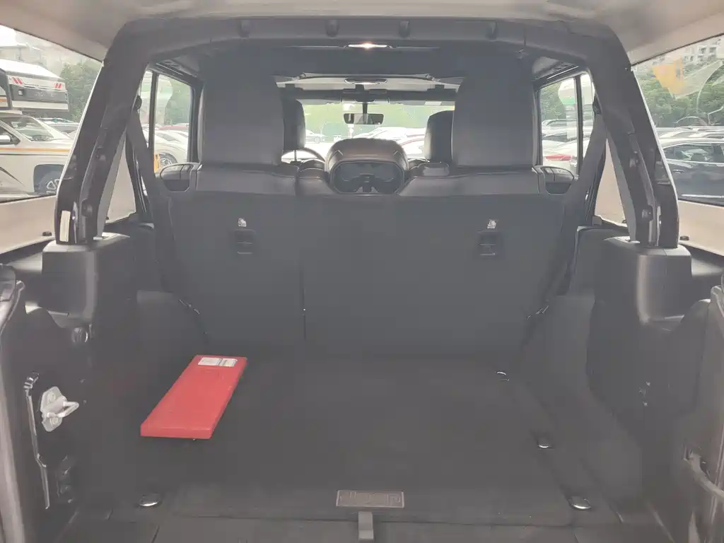 Jeep Wrangler — фото 19