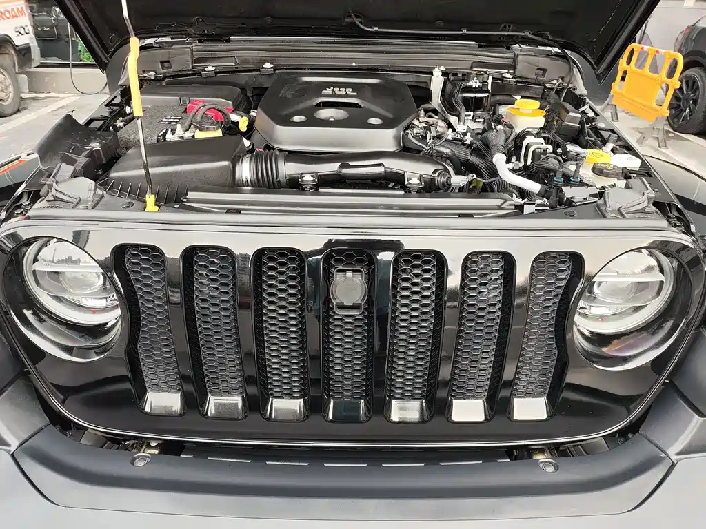 Jeep Wrangler — фото 20
