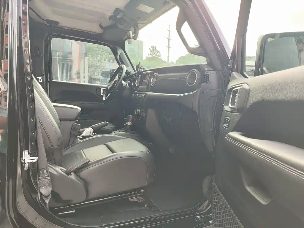 Jeep Wrangler — фото 6