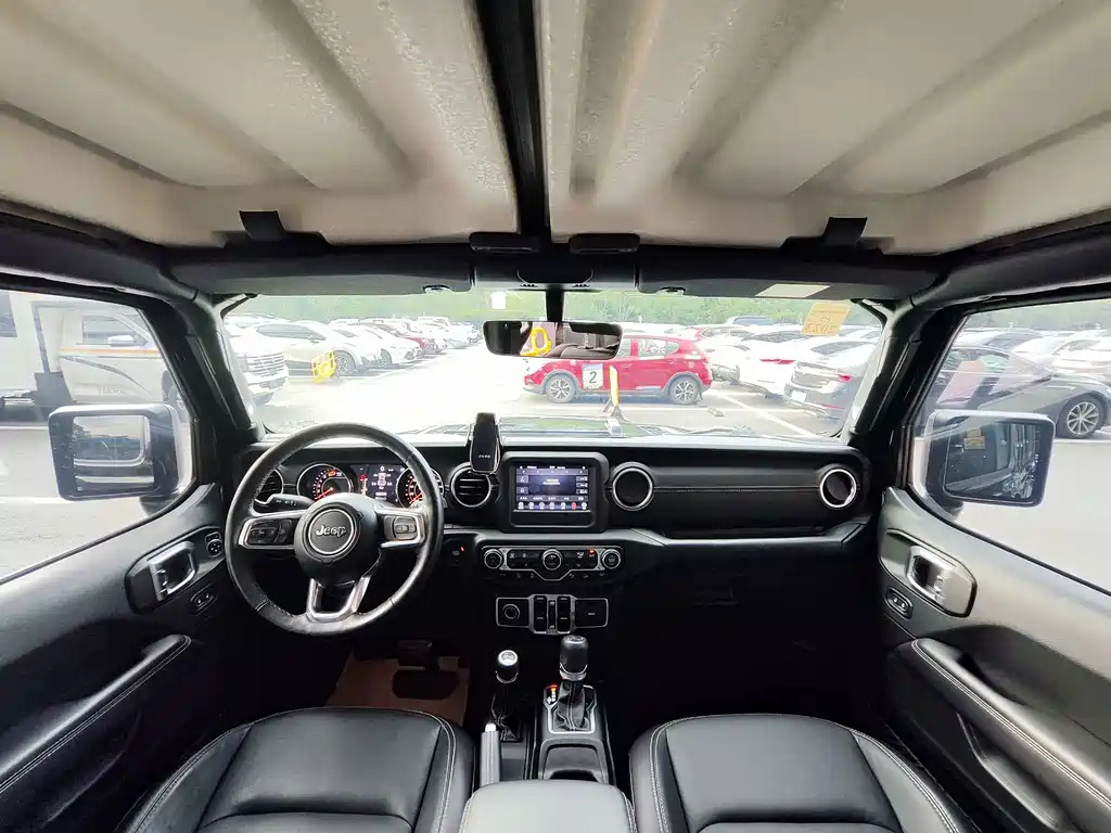Jeep Wrangler — фото 9