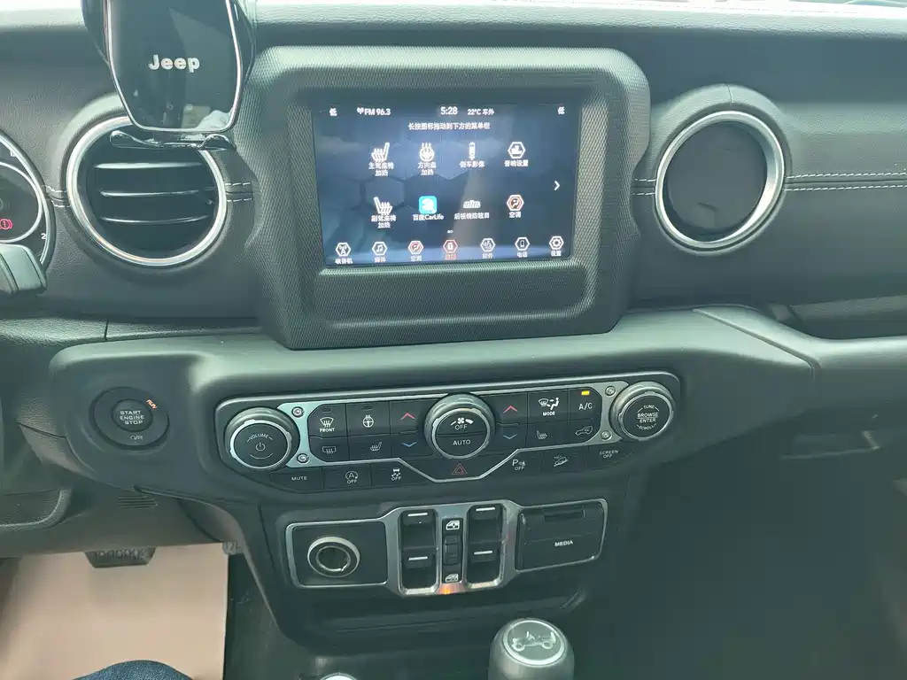 Jeep Wrangler — фото 10