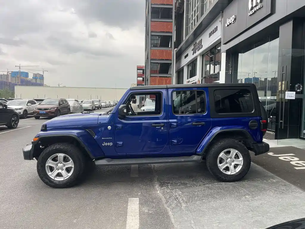 Jeep Wrangler — фото 11
