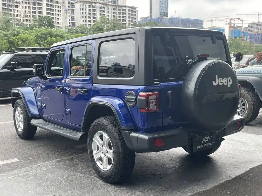 Jeep Wrangler — фото 13