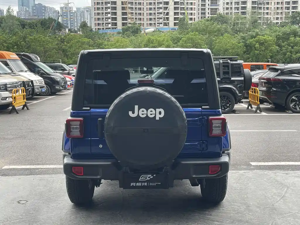 Jeep Wrangler — фото 14