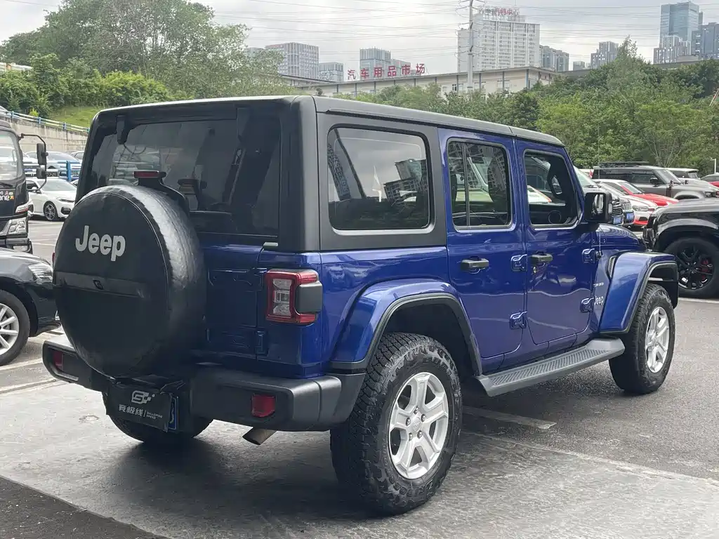 Jeep Wrangler — фото 15