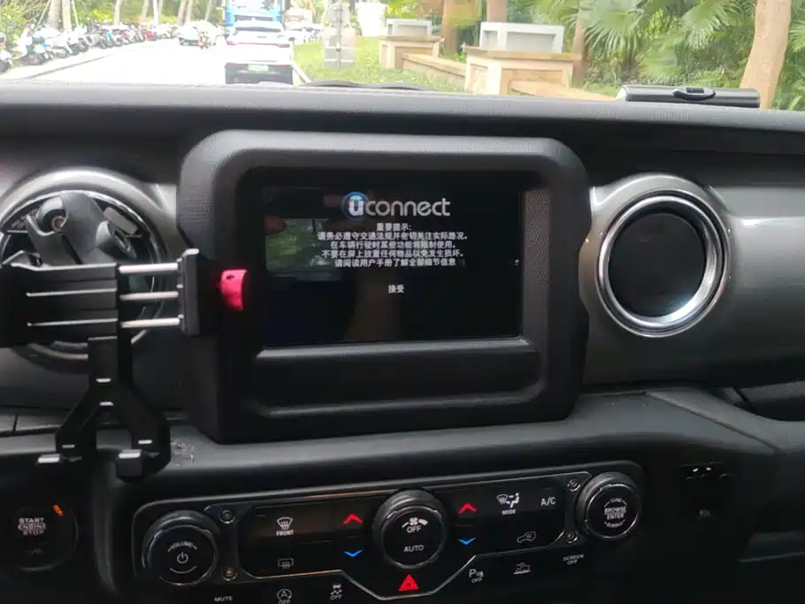Jeep Wrangler — фото 13
