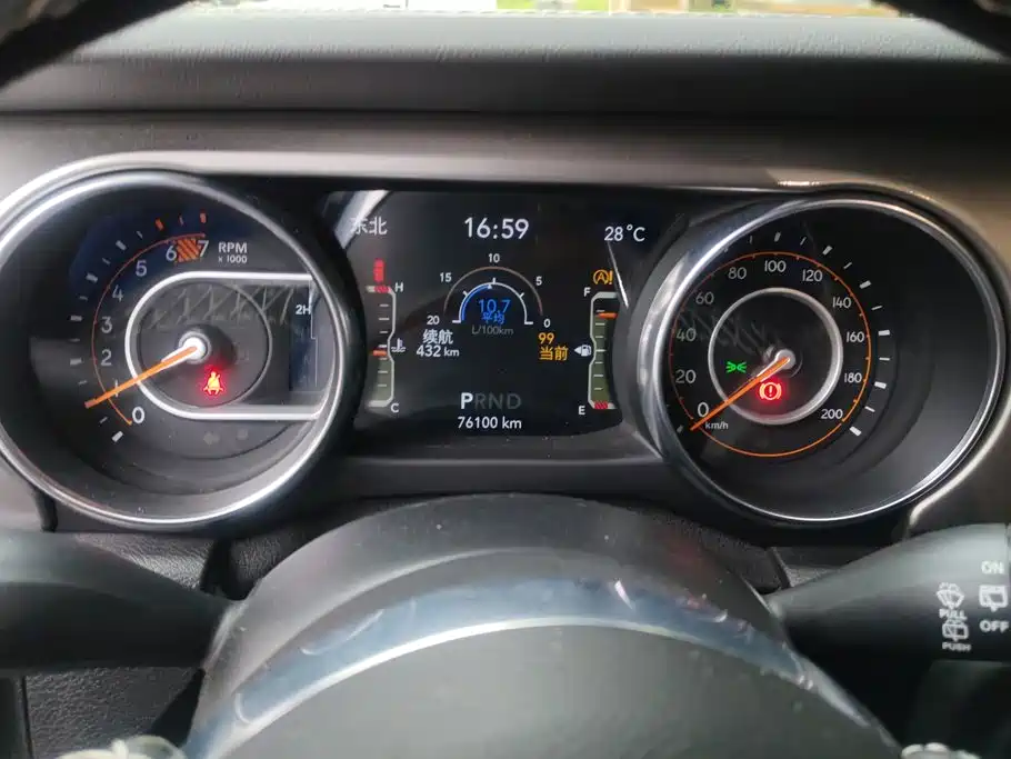 Jeep Wrangler — фото 14