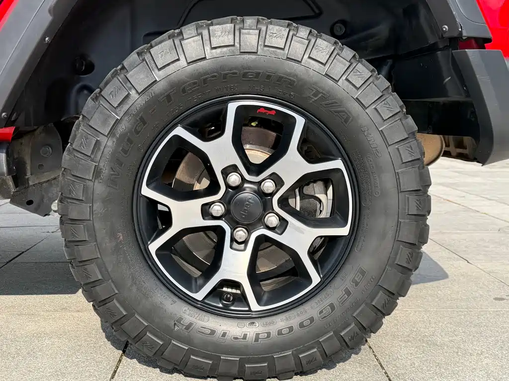 Jeep Wrangler — фото 21