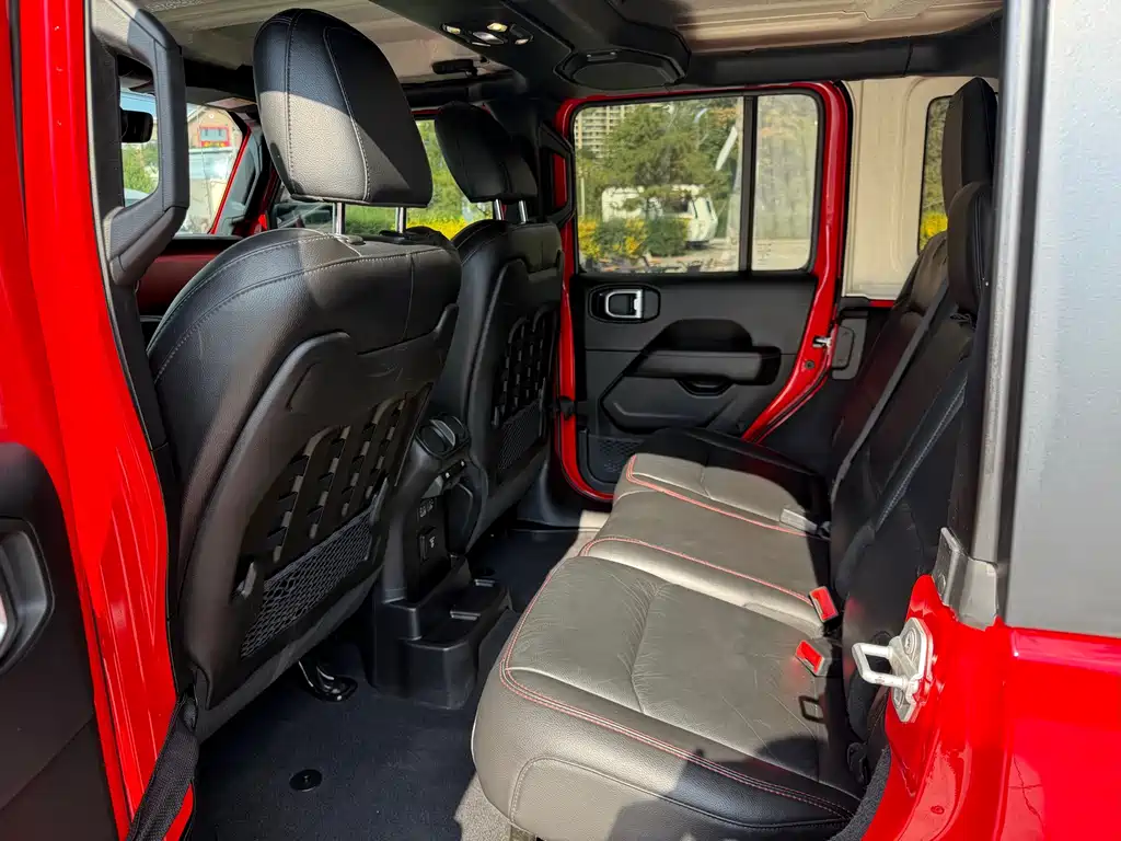 Jeep Wrangler — фото 6