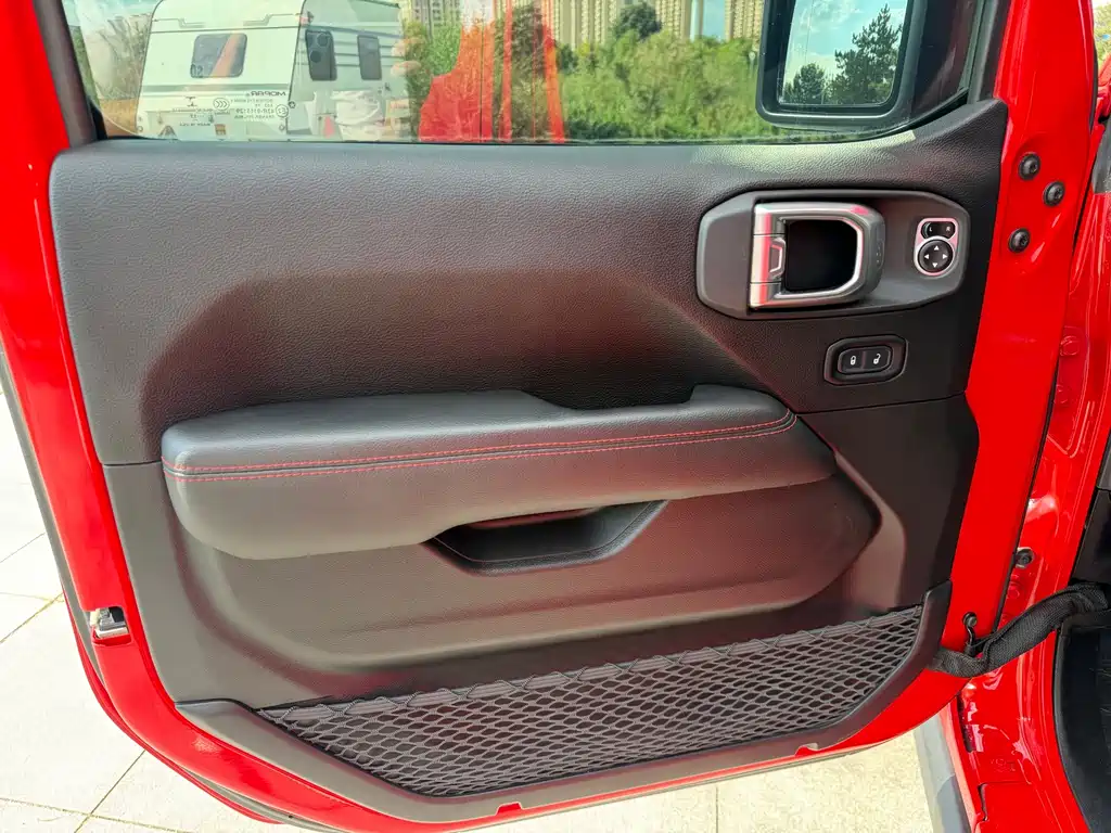 Jeep Wrangler — фото 10