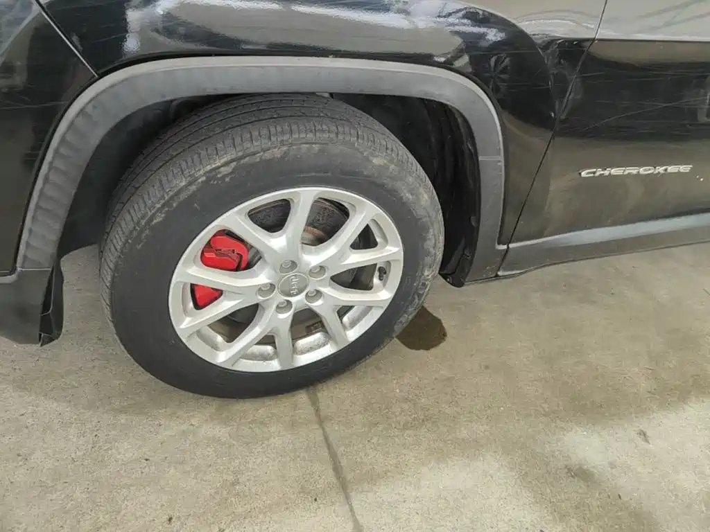 Jeep Cherokee — фото 23
