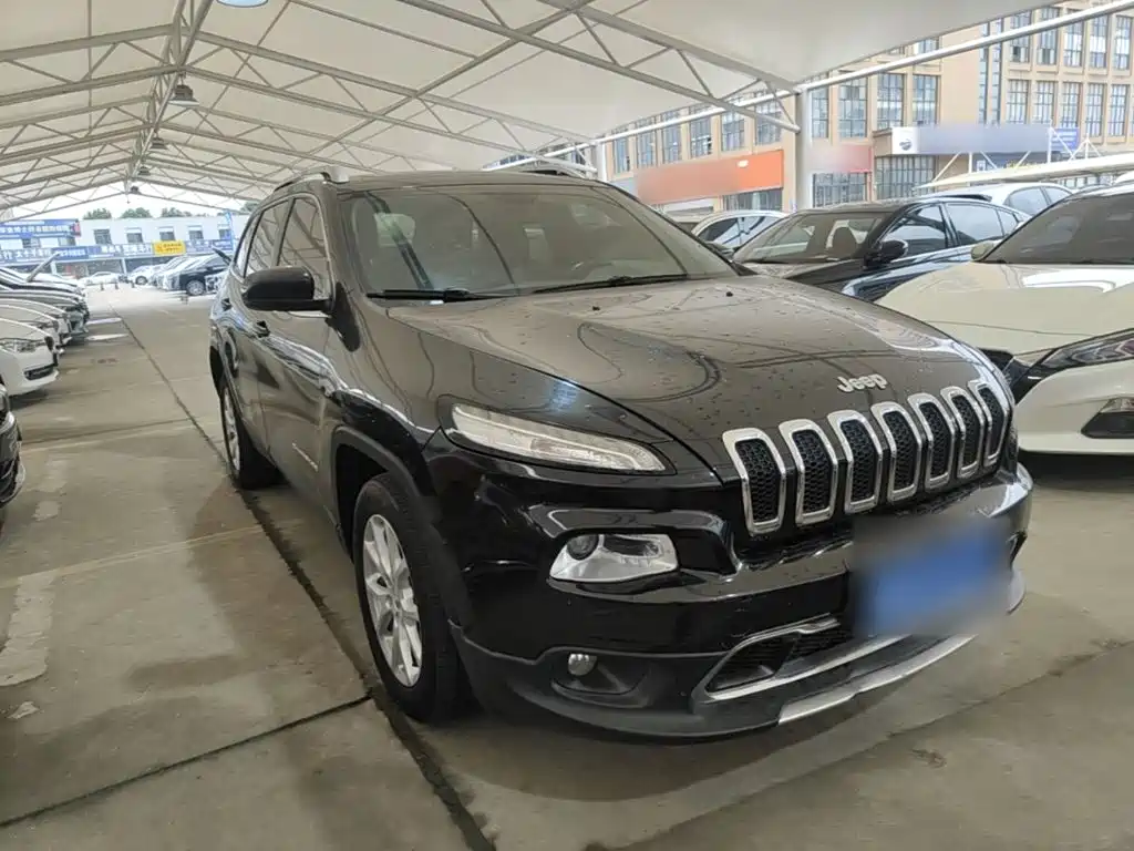 Jeep Cherokee — фото 4