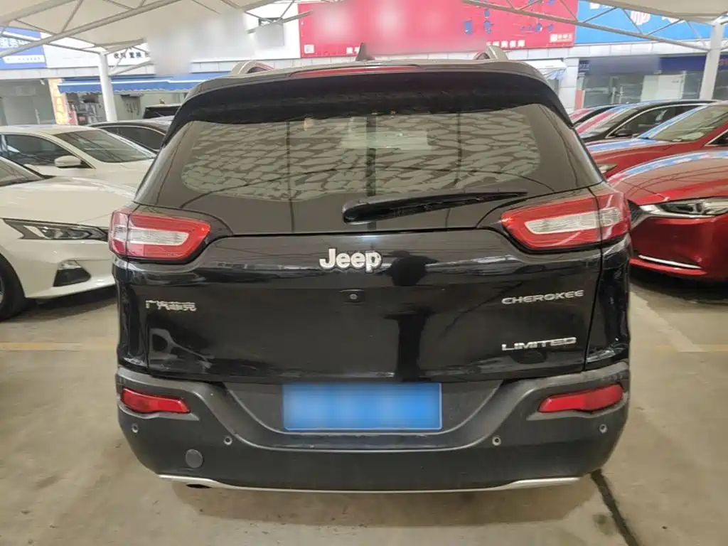 Jeep Cherokee — фото 6