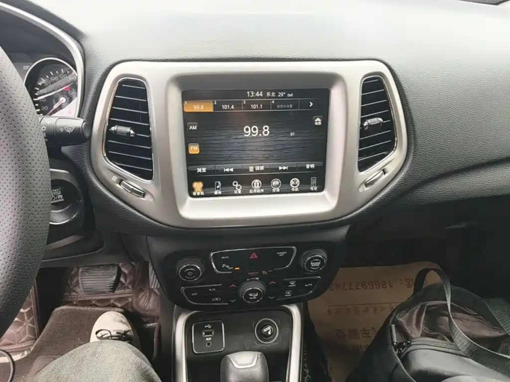 Jeep Compass — фото 13