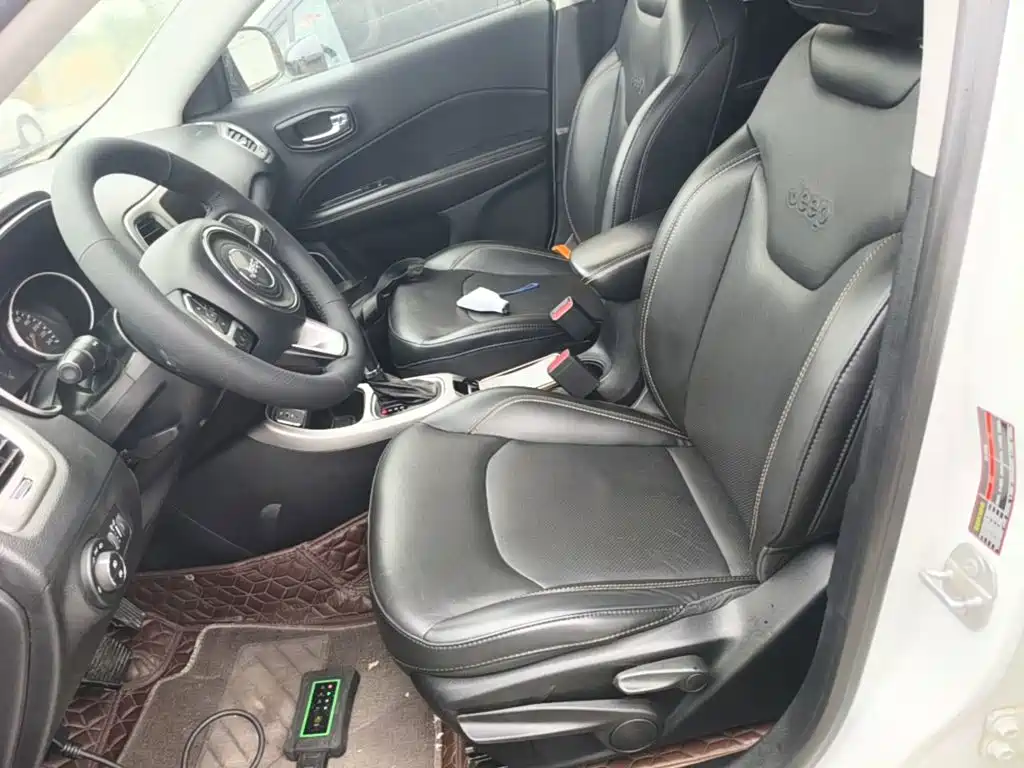 Jeep Compass — фото 15