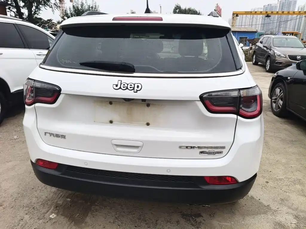 Jeep Compass — фото 6
