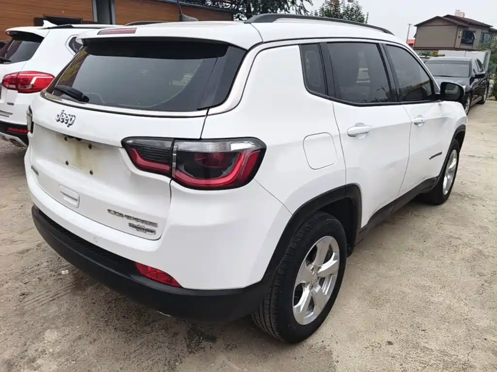 Jeep Compass — фото 7