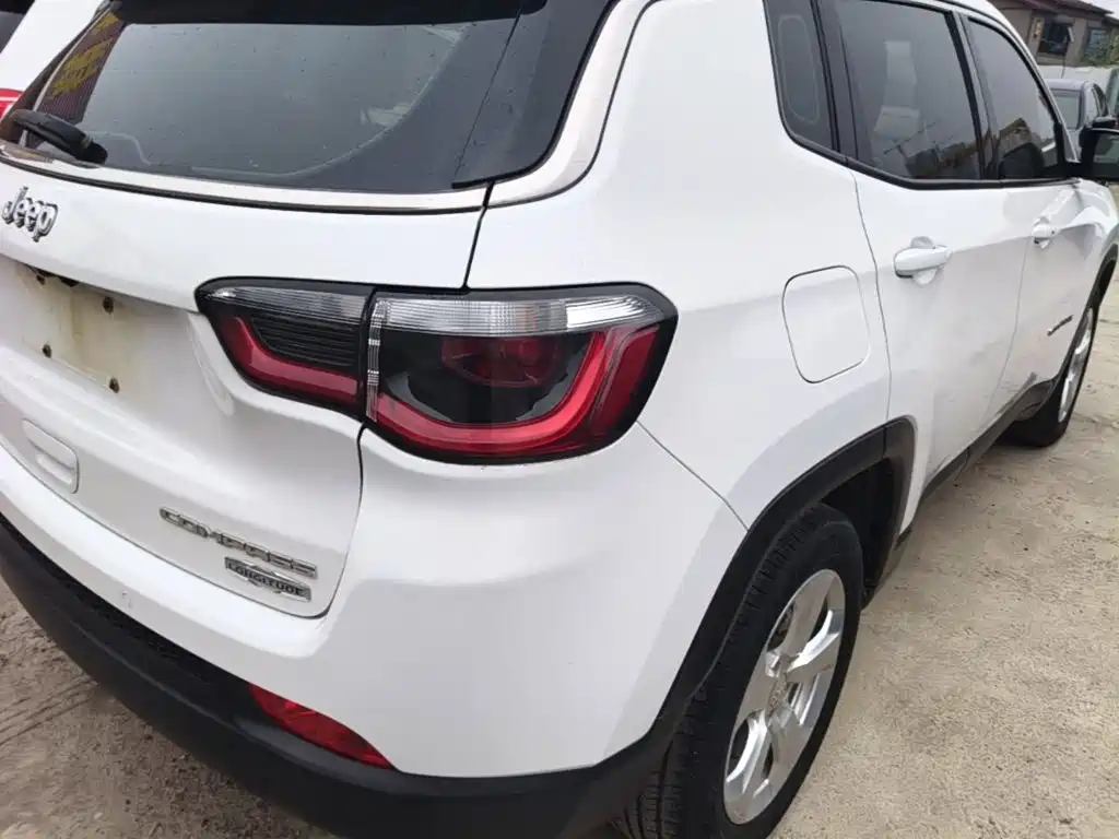 Jeep Compass — фото 8