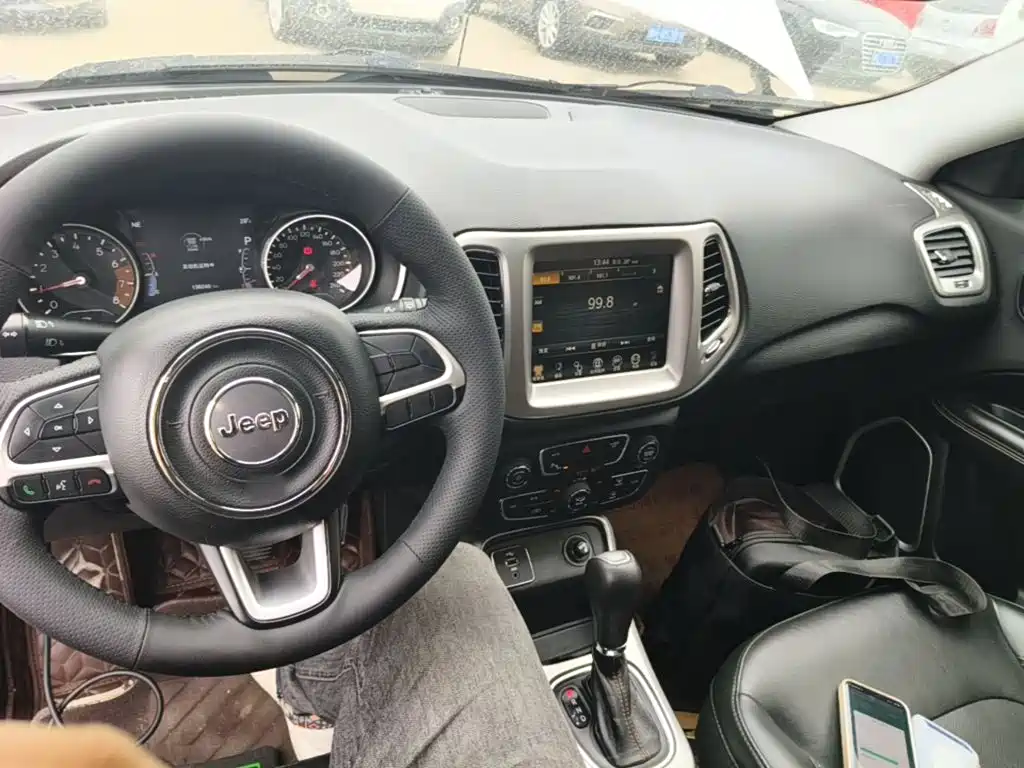 Jeep Compass — фото 10