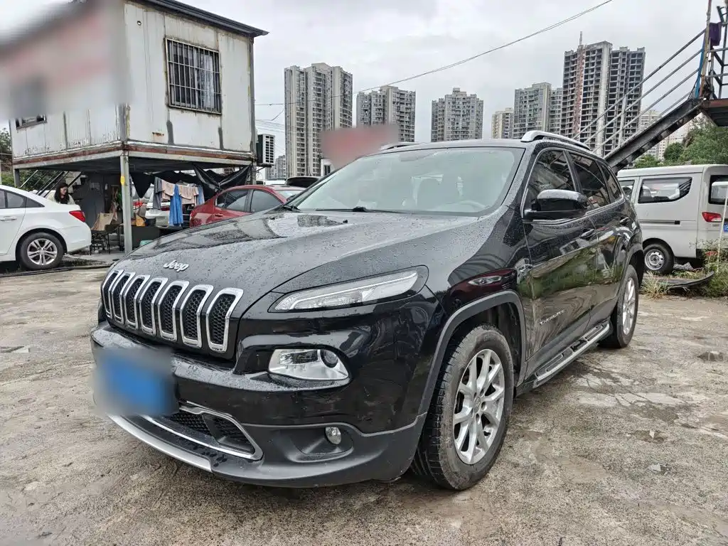 Jeep Cherokee — фото 2