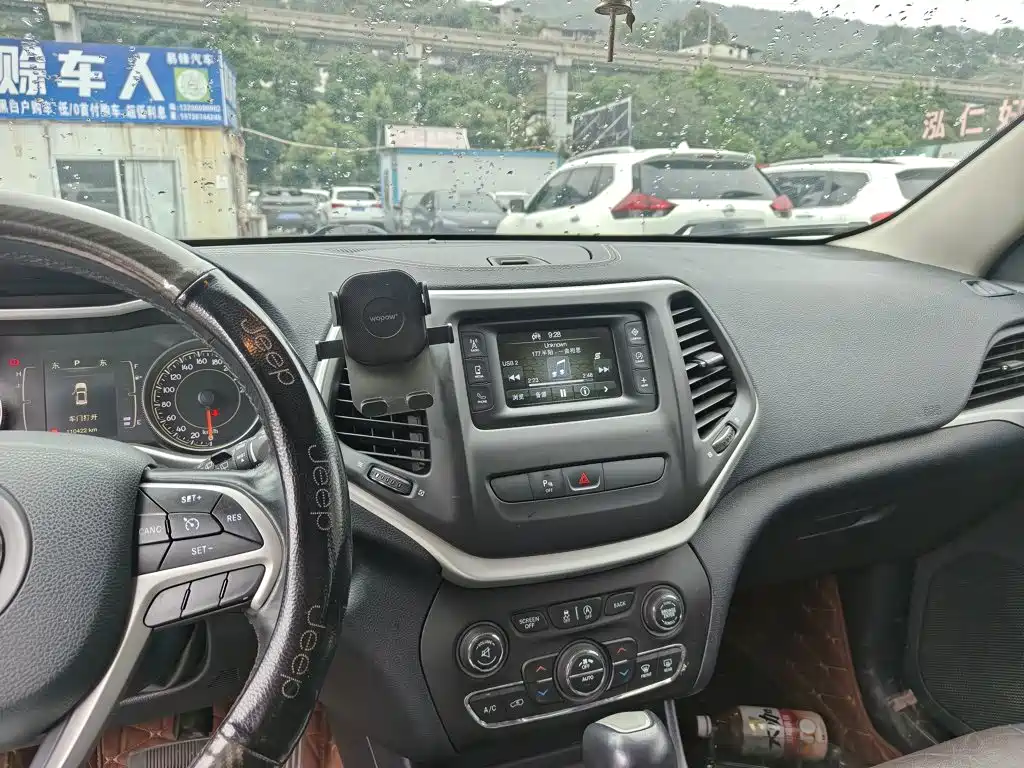Jeep Cherokee — фото 13