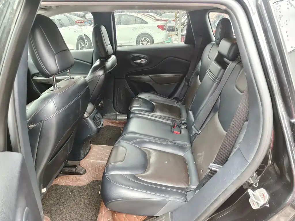 Jeep Cherokee — фото 17