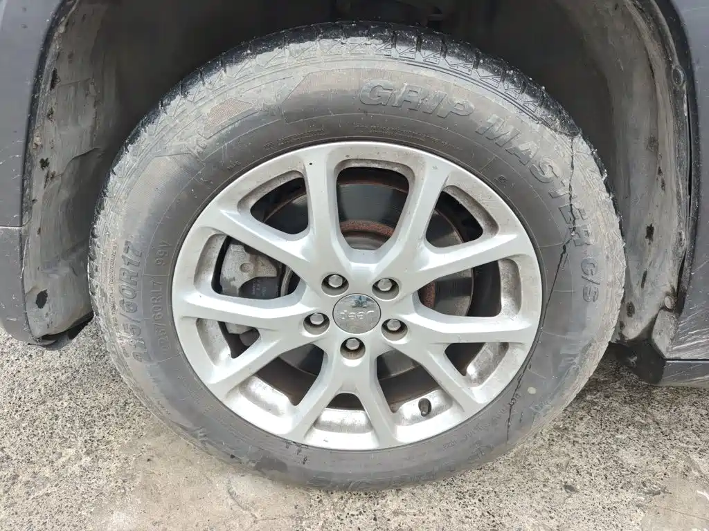 Jeep Cherokee — фото 23