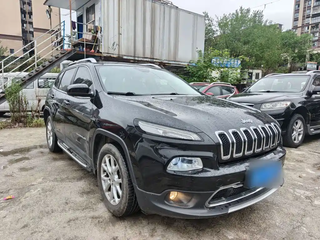 Jeep Cherokee — фото 4