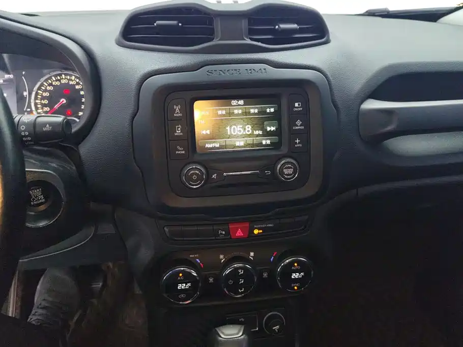 Jeep Renegade — фото 13