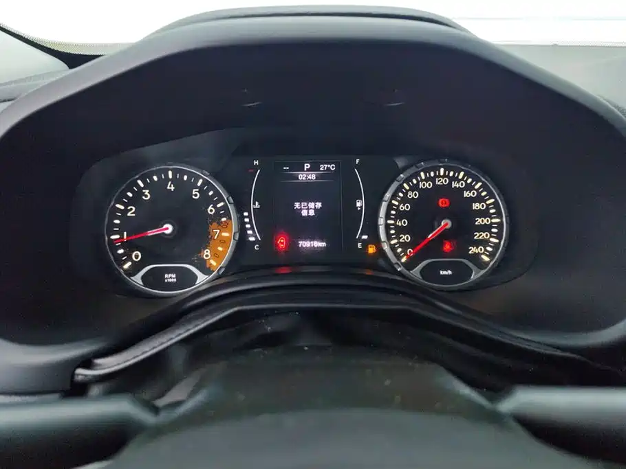 Jeep Renegade — фото 14