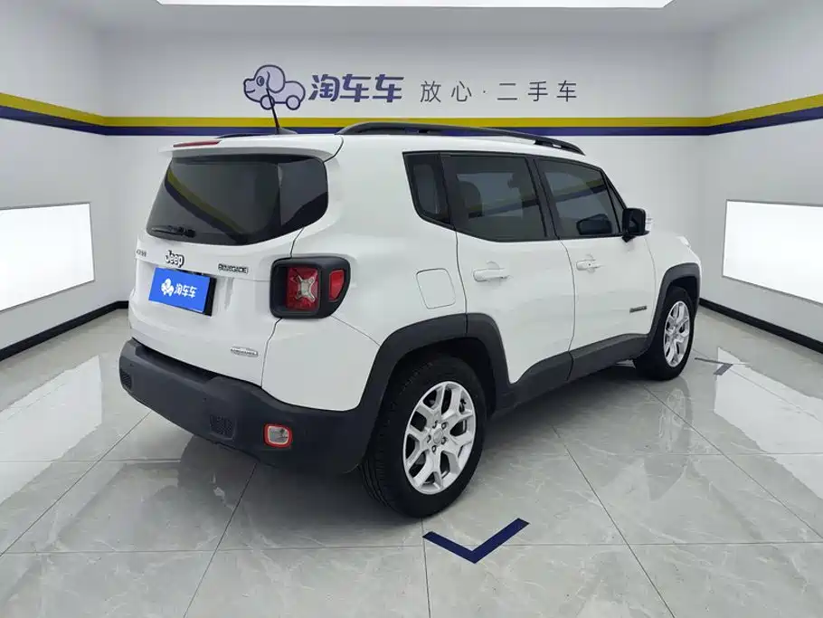 Jeep Renegade — фото 3