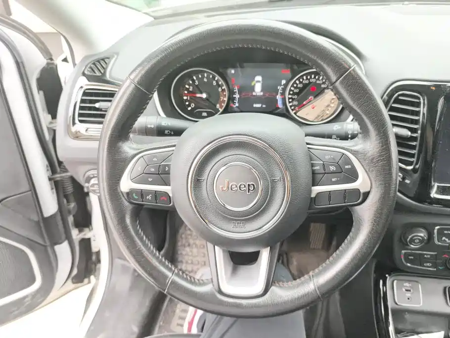 Jeep Compass — фото 15