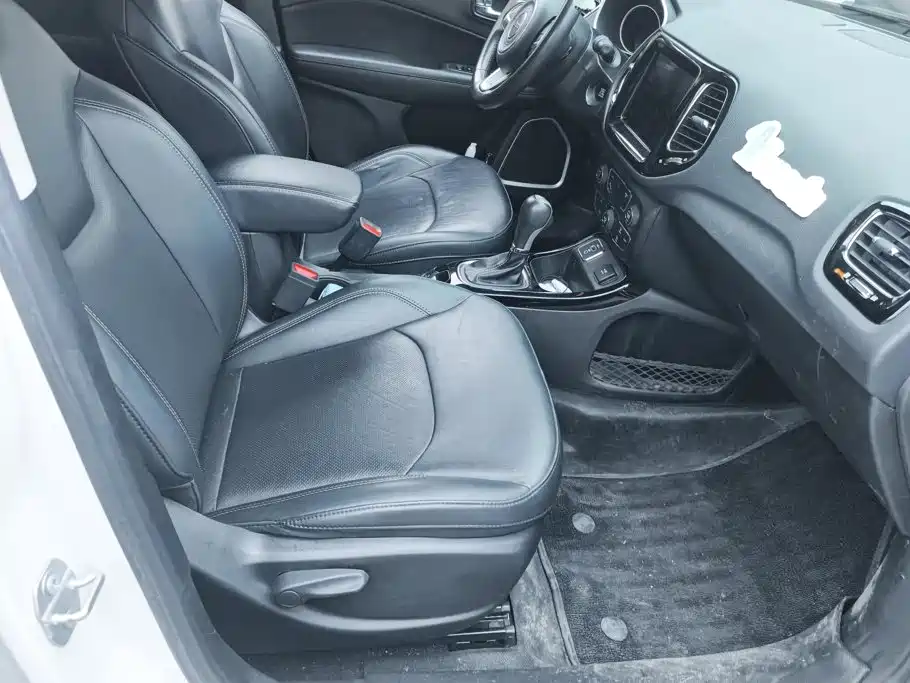 Jeep Compass — фото 8