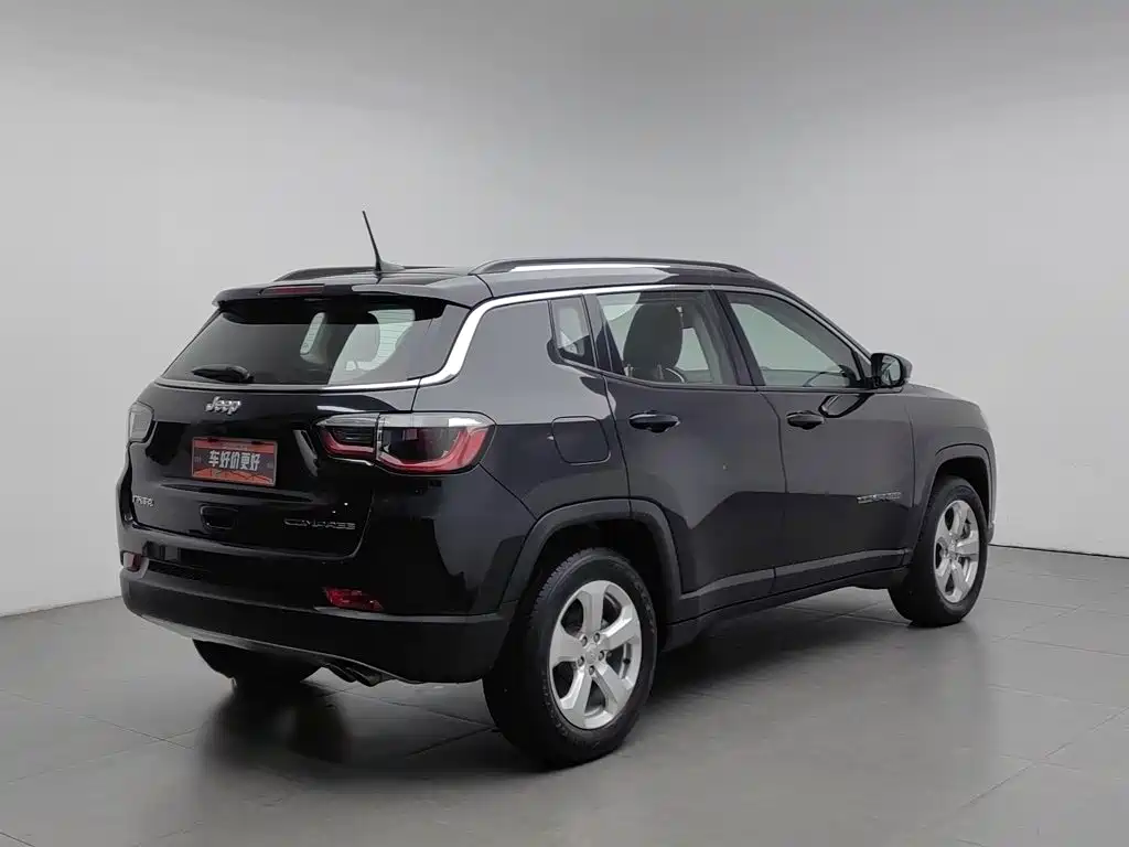 Jeep Compass — фото 2