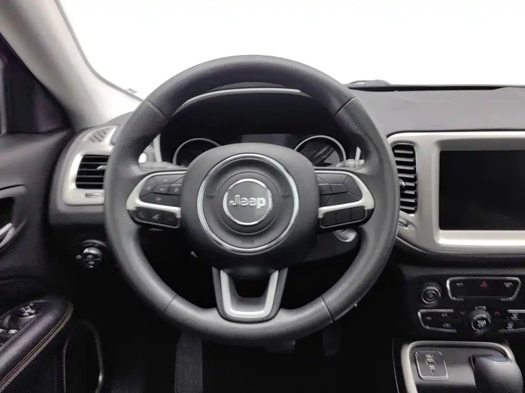 Jeep Compass — фото 11