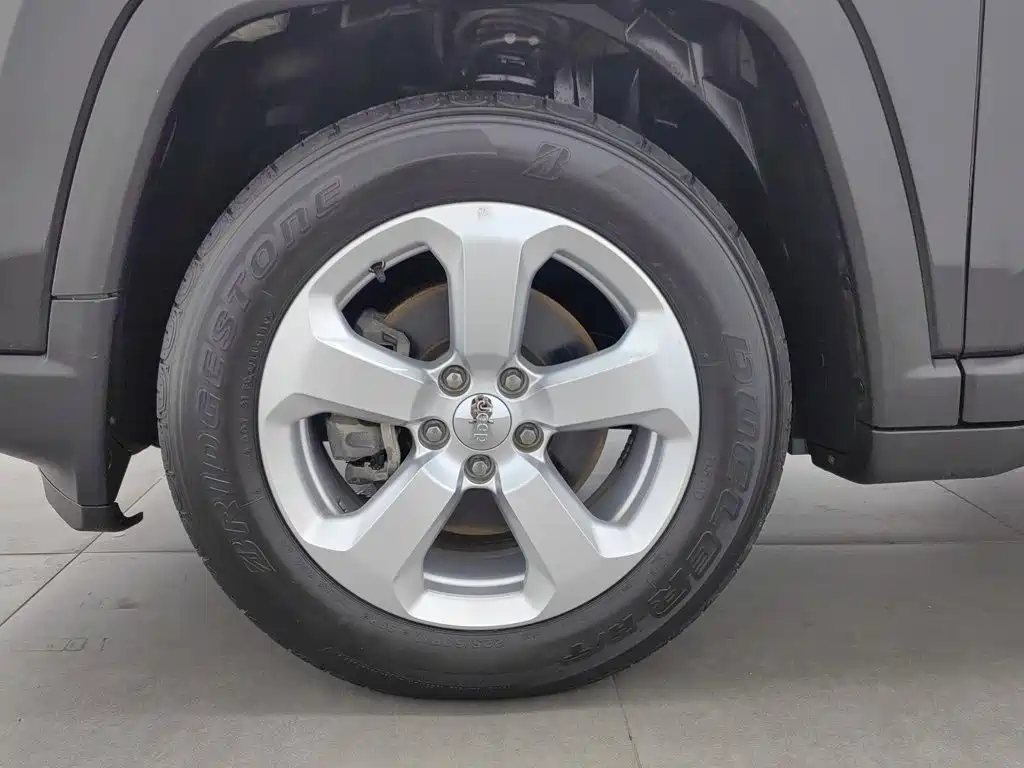 Jeep Compass — фото 17