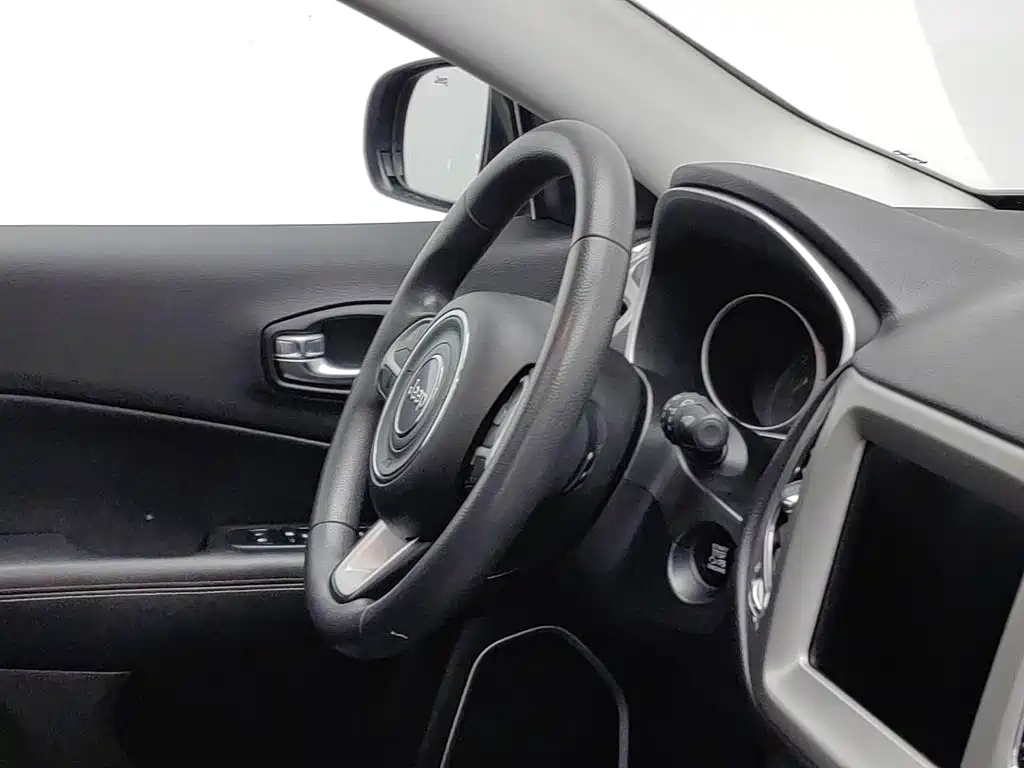 Jeep Compass — фото 22
