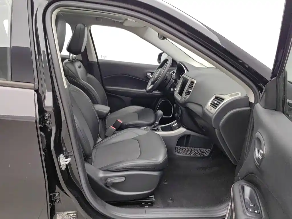 Jeep Compass — фото 23