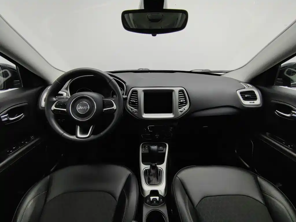 Jeep Compass — фото 5