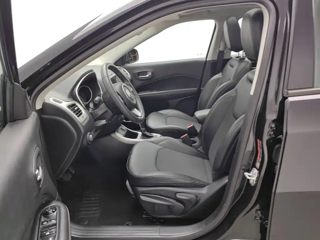 Jeep Compass — фото 10