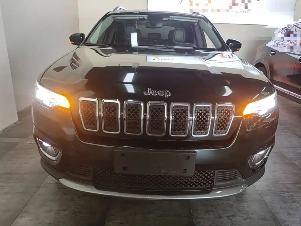 Jeep Cherokee — фото 3