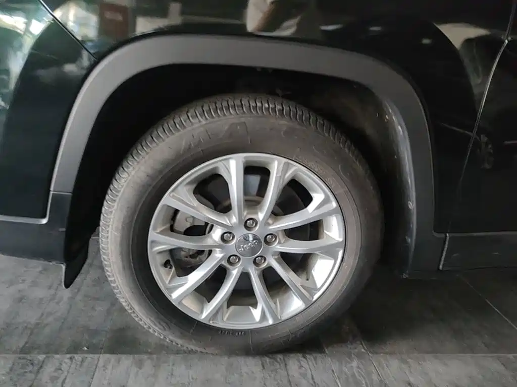 Jeep Cherokee — фото 23