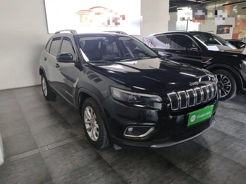 Jeep Cherokee — фото 4