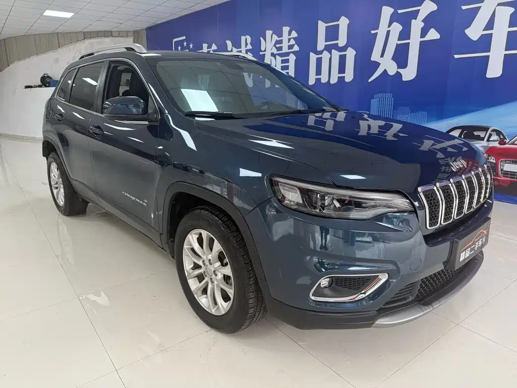 Jeep Cherokee — фото 3