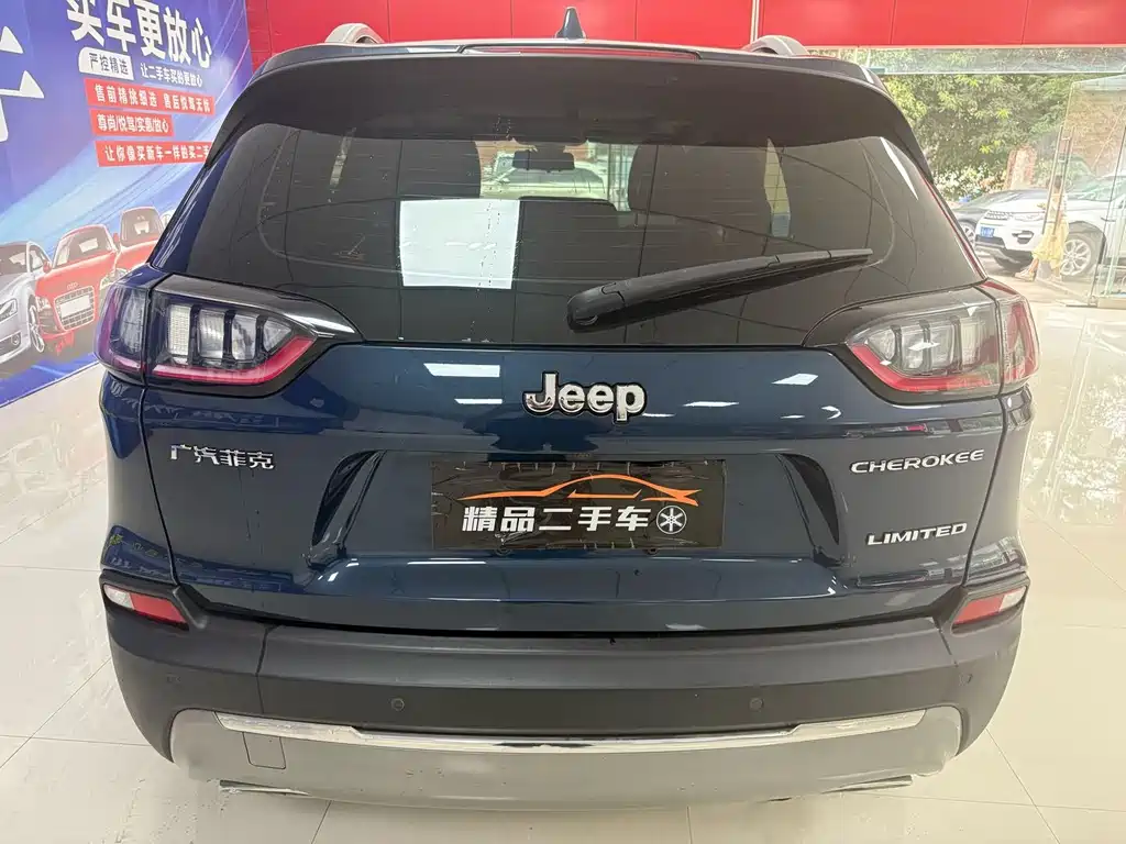 Jeep Cherokee — фото 7