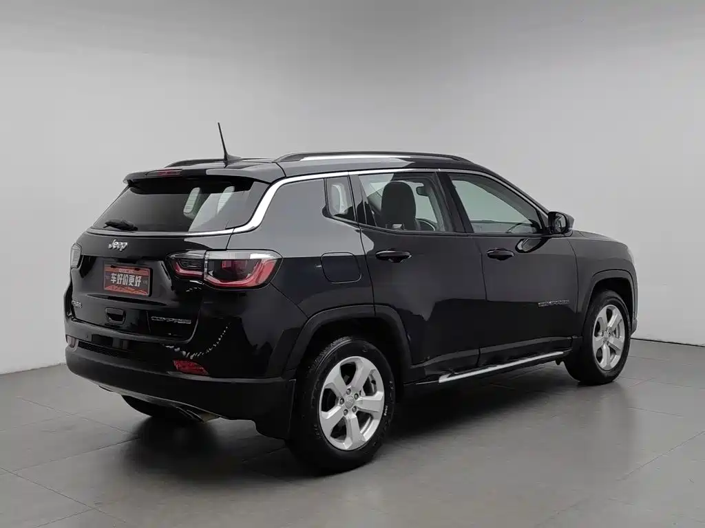 Jeep Compass — фото 2