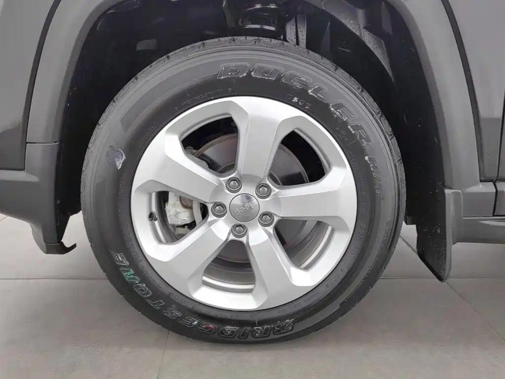 Jeep Compass — фото 17