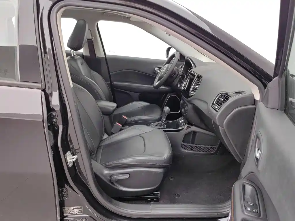 Jeep Compass — фото 23